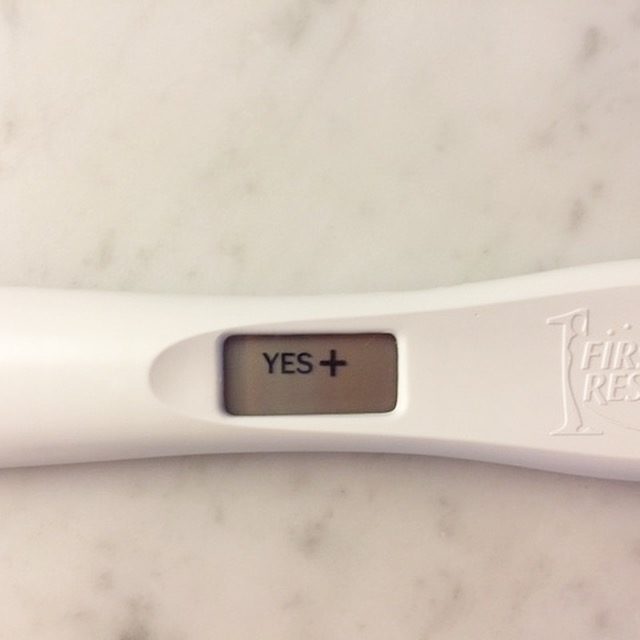 Image of a positive pregnancy test